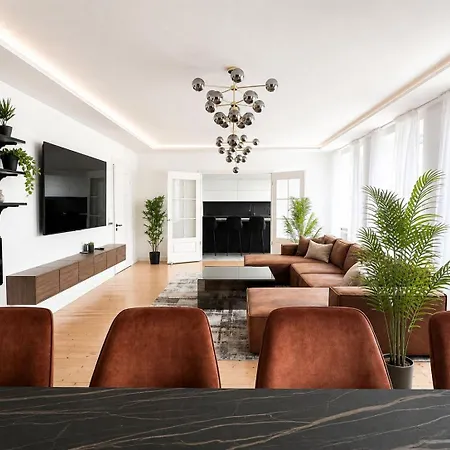Beyond Living I 300 Grand Maisonette I Schwebebahn Wuppertal