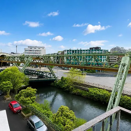 Beyond Living I 300 Grand Maisonette I Schwebebahn Lejlighed Wuppertal