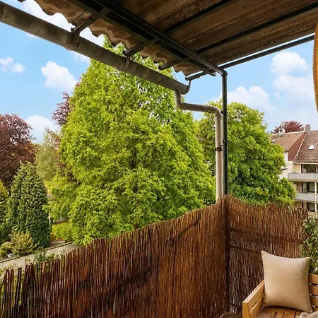 Beyond Living I 300 Grand Maisonette I Schwebebahn 아파트 부퍼탈